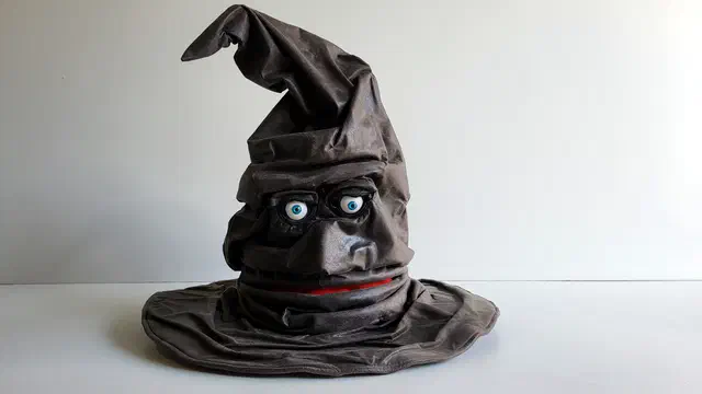 Bild Nr. 2 vom Projekt 'Sprechender Hut - Denn Sie wissen nicht, was passiert'